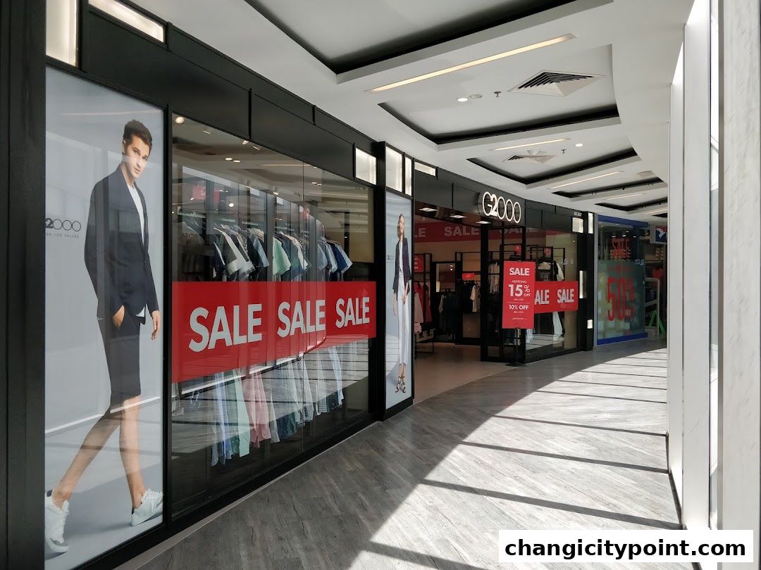 G2000 clothing store with 'SALE' signs and mannequins in a mall.