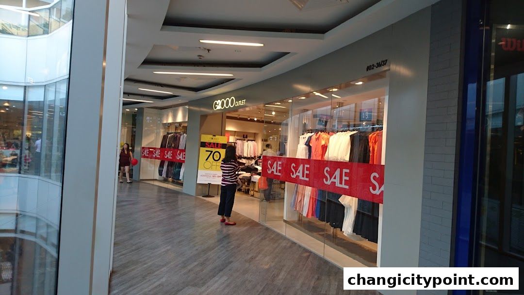 G2000 Outlet shop with clothes displayed and large sale banners.