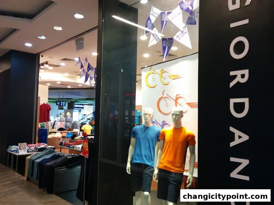 Giordano shop entrance with mannequins displaying casual wear and folded clothes.
