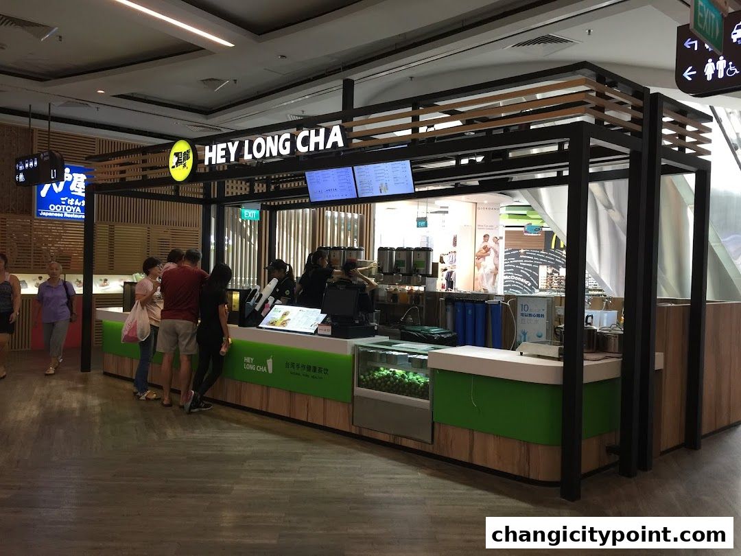 A Hey Long Cha stall in a mall with customers ordering drinks.