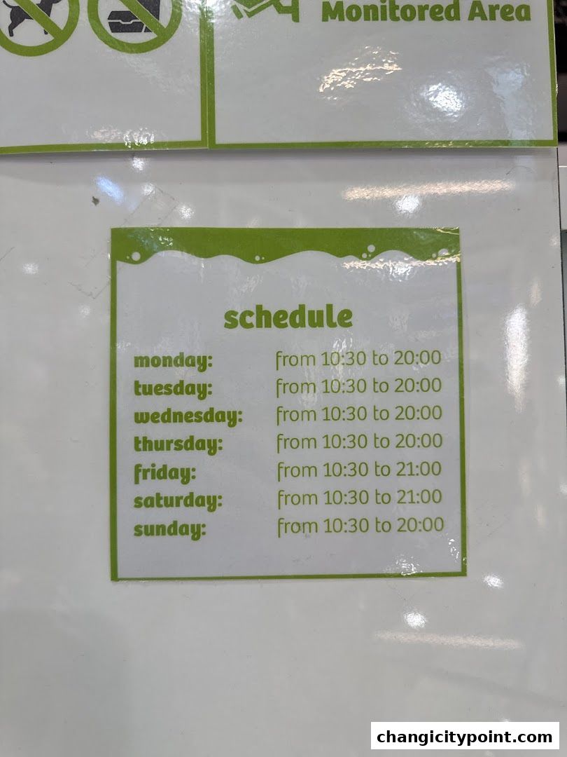 A sign displaying the operating hours for llaollao, from Monday to Sunday.