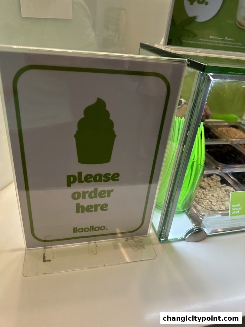 A sign that says 'please order here' with the llaollao logo.