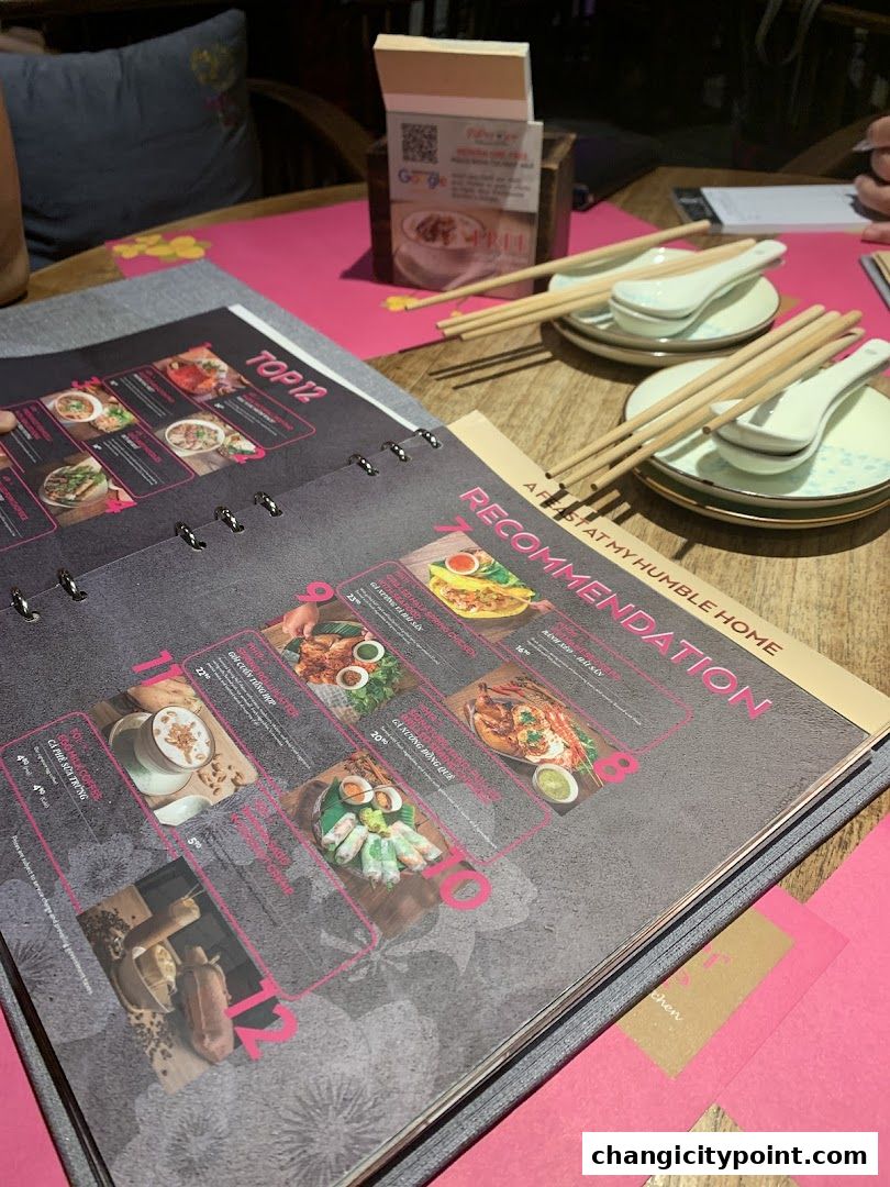 A menu with food recommendations and top dishes, featuring images and prices.